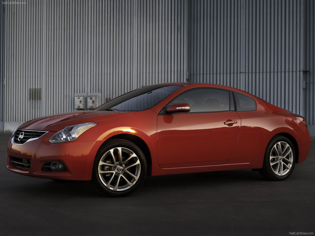 Nissan Altima Coupe фото