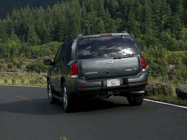 Nissan Armada фото