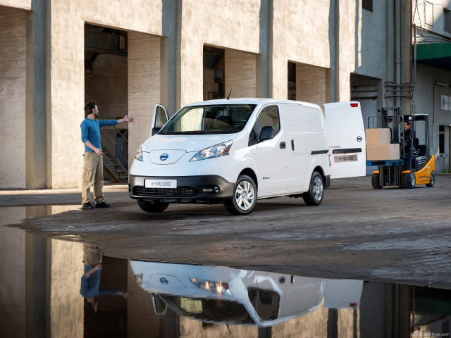 Nissan e-NV200 фото