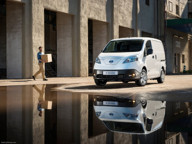 Nissan e-NV200 фото