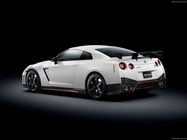 Nissan GT-R Nismo фото