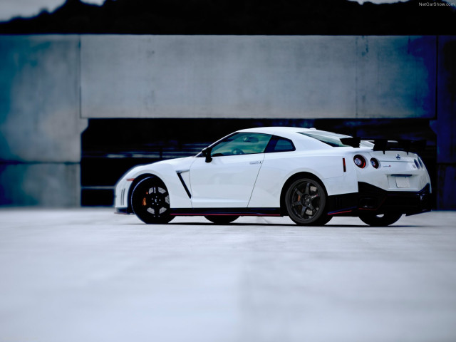 Nissan GT-R Nismo фото