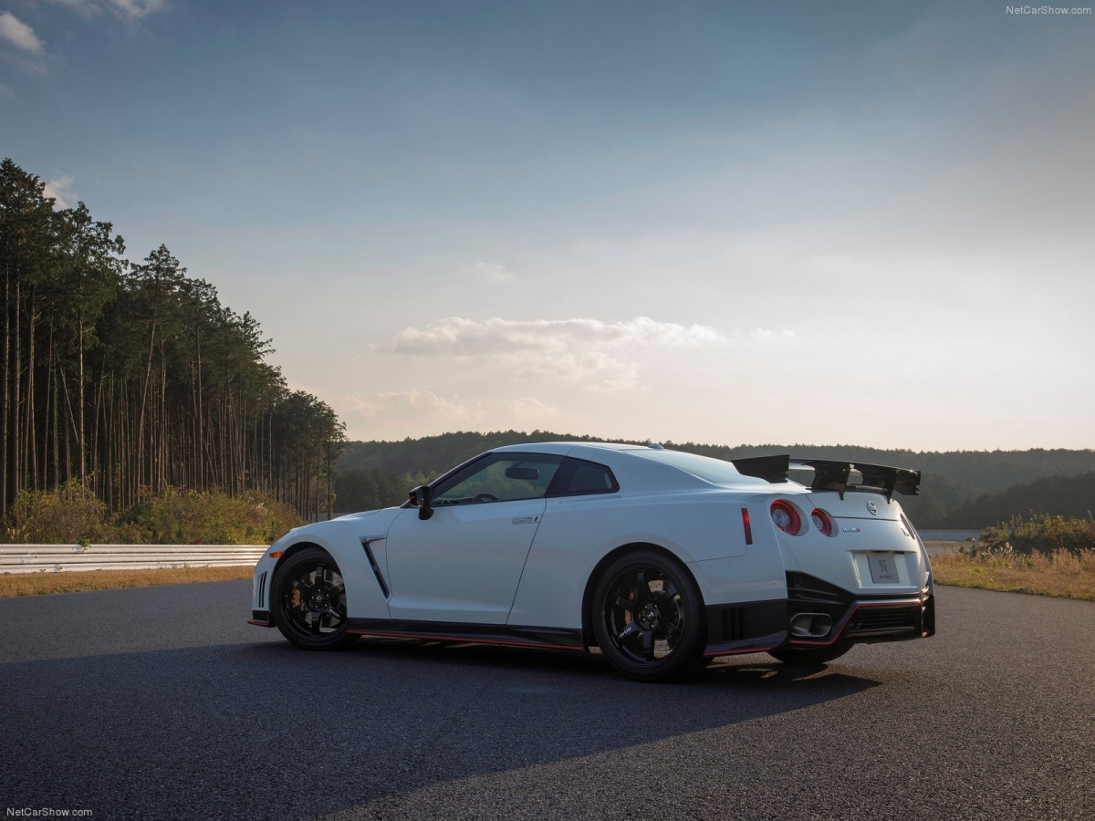 Nissan GT-R Nismo фото 136499