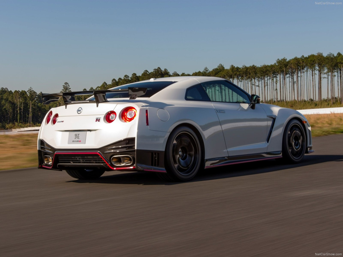 Nissan GT-R Nismo фото 136500