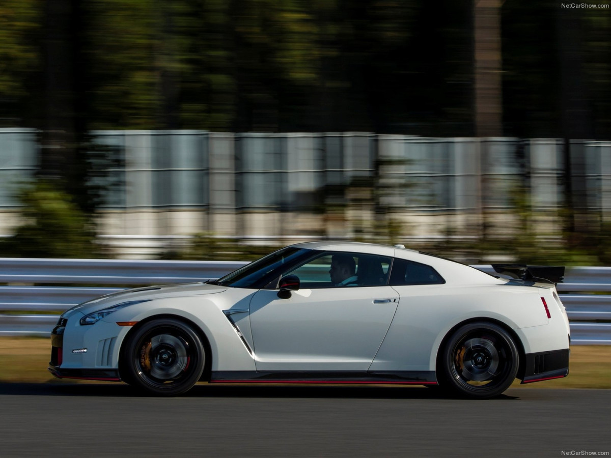 Nissan GT-R Nismo фото 136506