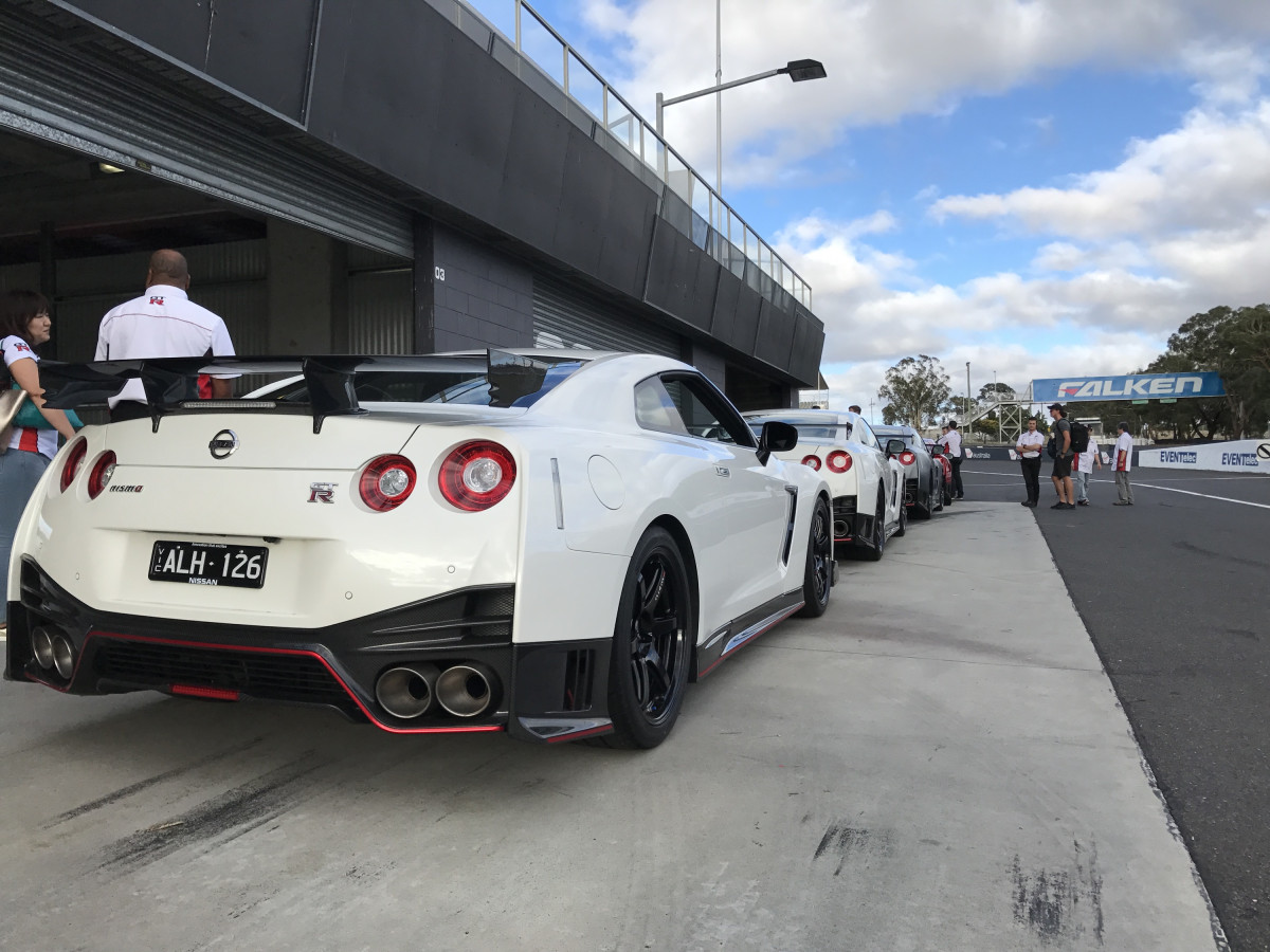 Nissan GT-R Nismo фото 180843