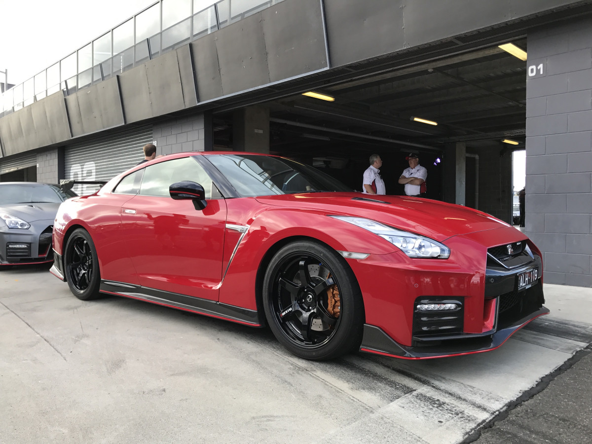 Nissan GT-R Nismo фото 180847