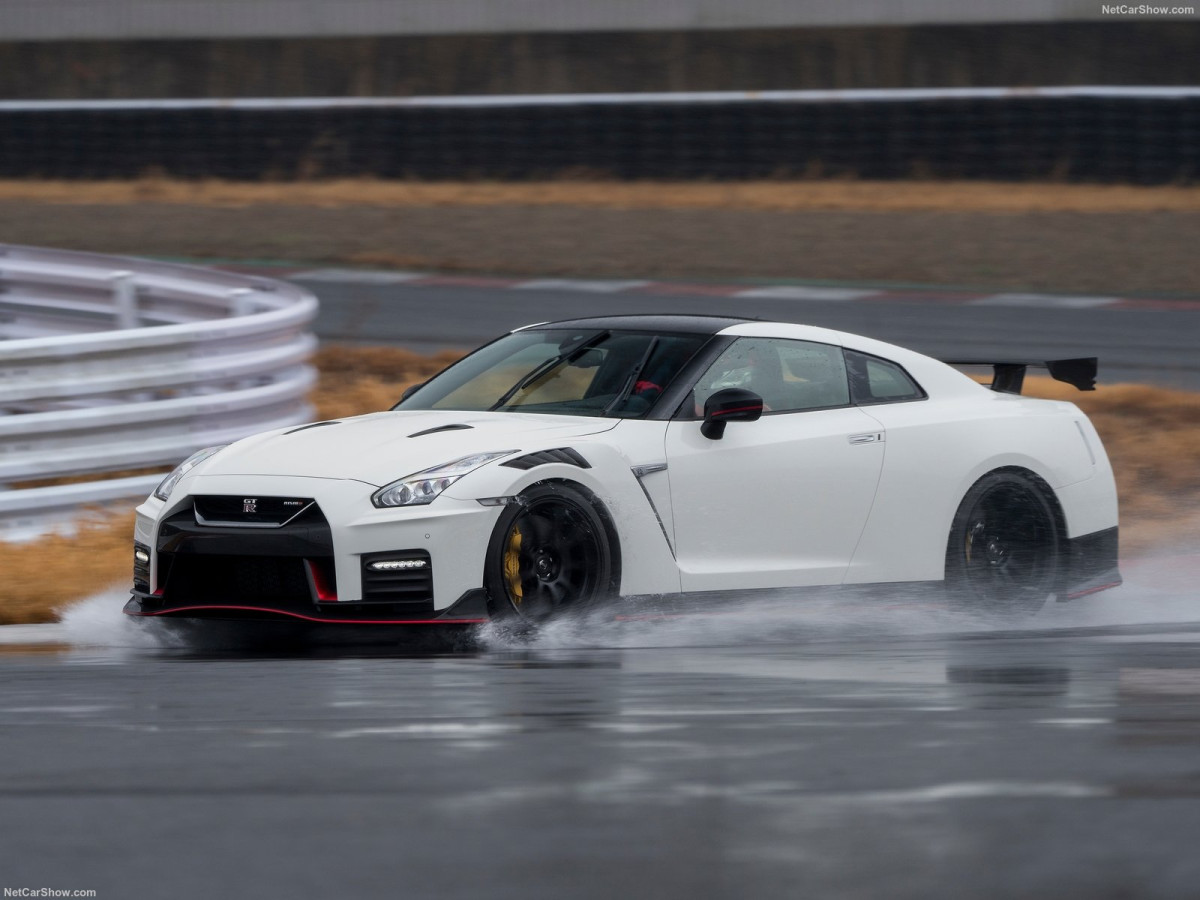 Nissan GT-R Nismo фото 201570