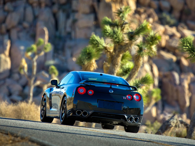 Nissan GT-R Track Pack фото