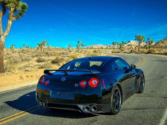 Nissan GT-R Track Pack фото