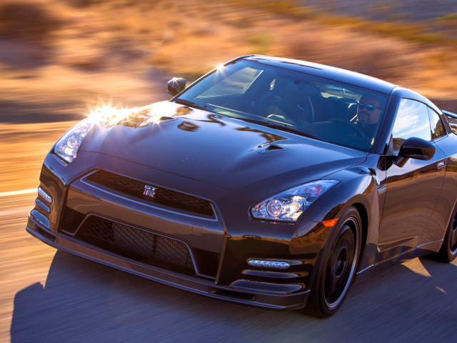 Nissan GT-R Track Pack фото