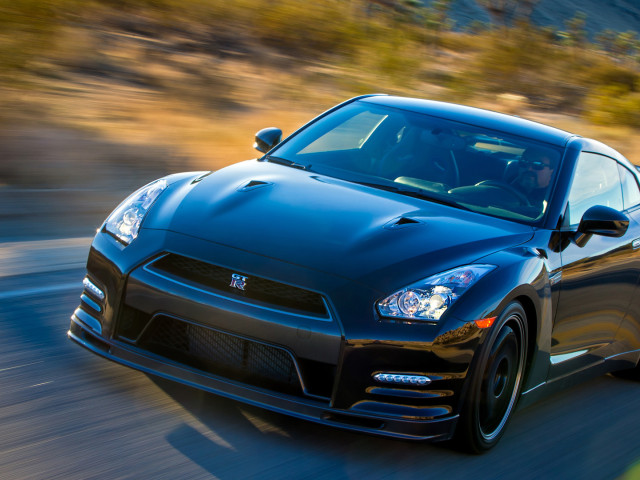 Nissan GT-R Track Pack фото