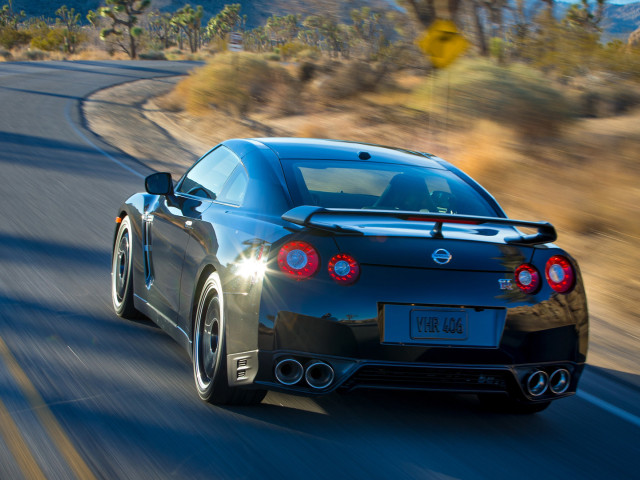 Nissan GT-R Track Pack фото