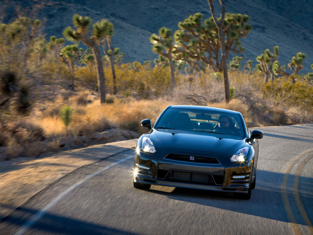 Nissan GT-R Track Pack фото