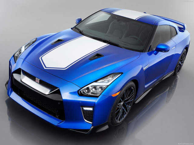 Nissan GT-R фото