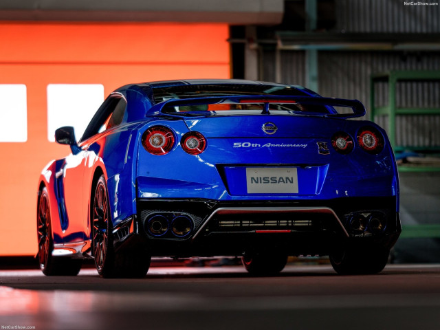 Nissan GT-R фото