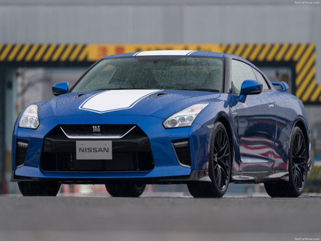 Nissan GT-R фото
