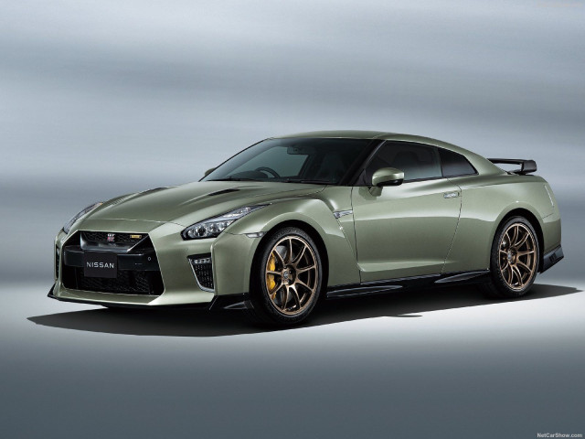Nissan GT-R фото