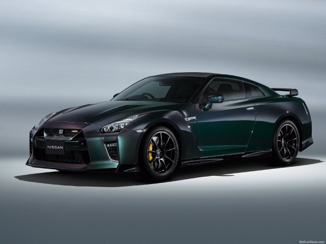 Nissan GT-R фото