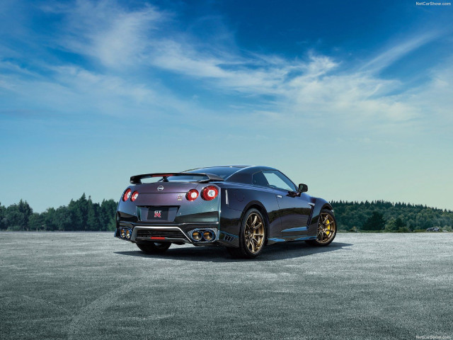 Nissan GT-R фото