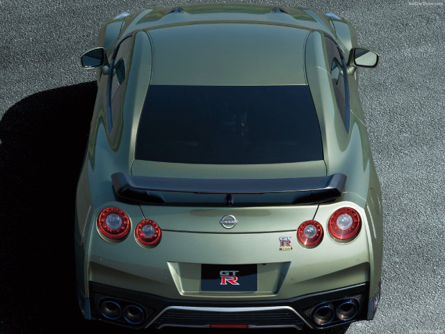 Nissan GT-R фото