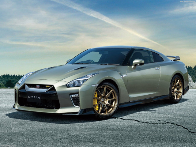 Nissan GT-R фото