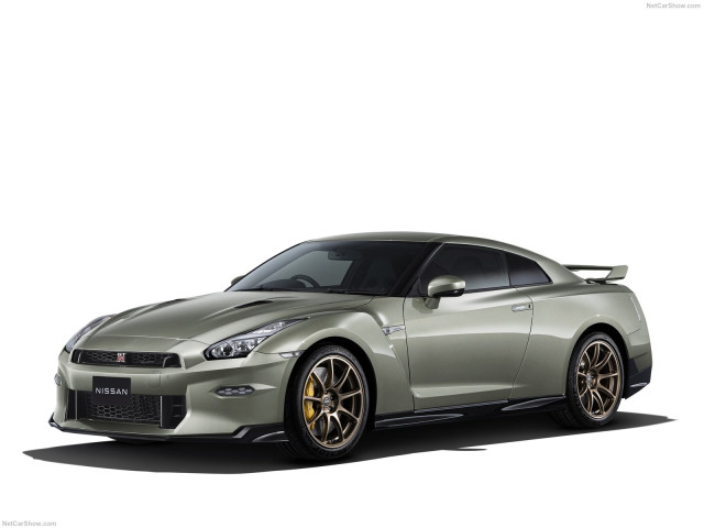 Nissan GT-R фото