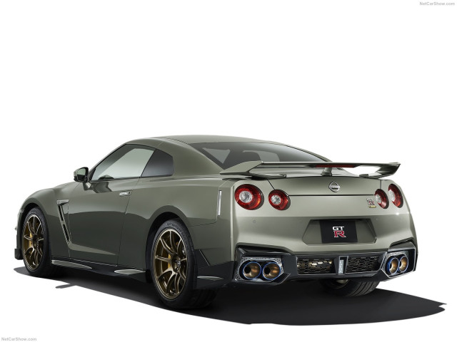 Nissan GT-R фото