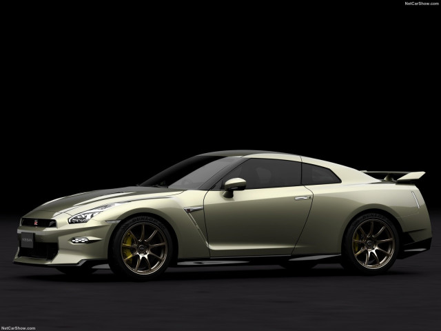 Nissan GT-R фото