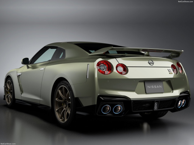 Nissan GT-R фото