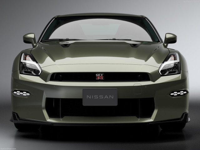 Nissan GT-R фото