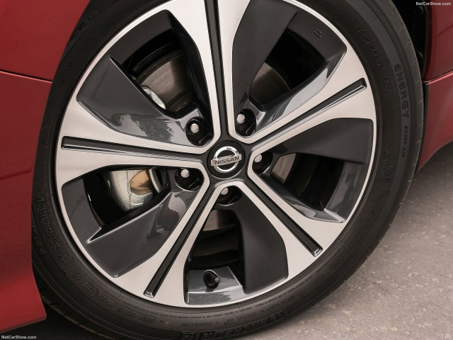 Nissan Leaf фото