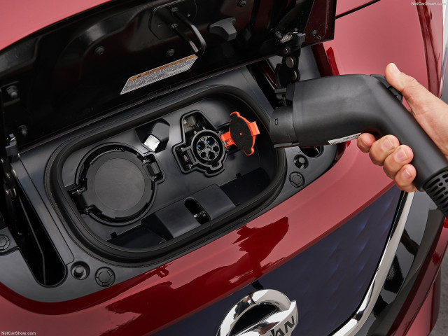 Nissan Leaf фото
