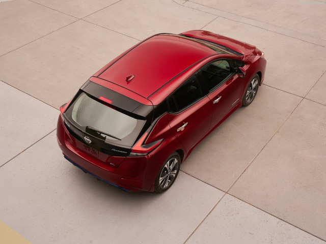 Nissan Leaf фото