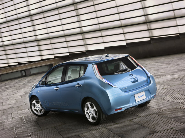 Nissan Leaf фото