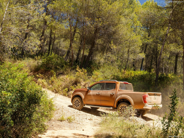 Nissan Navara фото