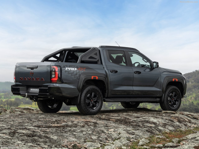 Nissan Navara фото
