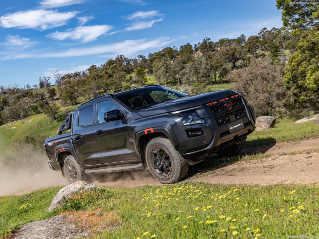 Nissan Navara фото
