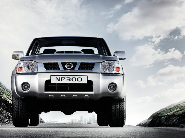 Nissan NP300 фото