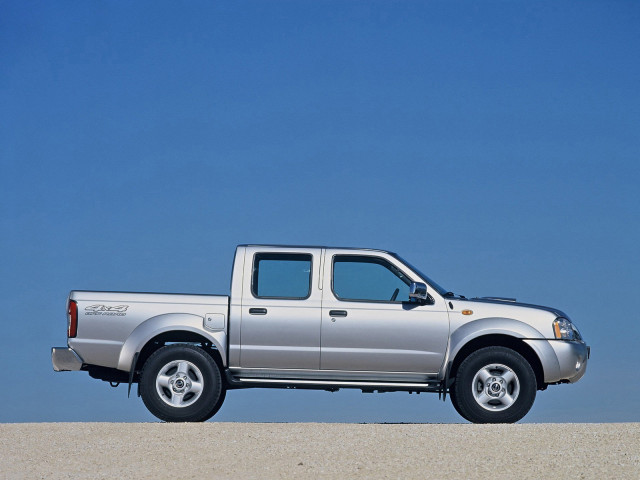 Nissan NP300 фото