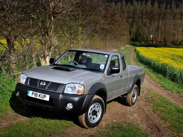 Nissan NP300 фото