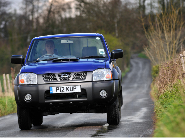 Nissan NP300 фото