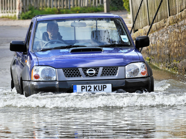 Nissan NP300 фото