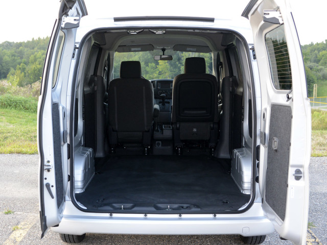 Nissan NV200 фото