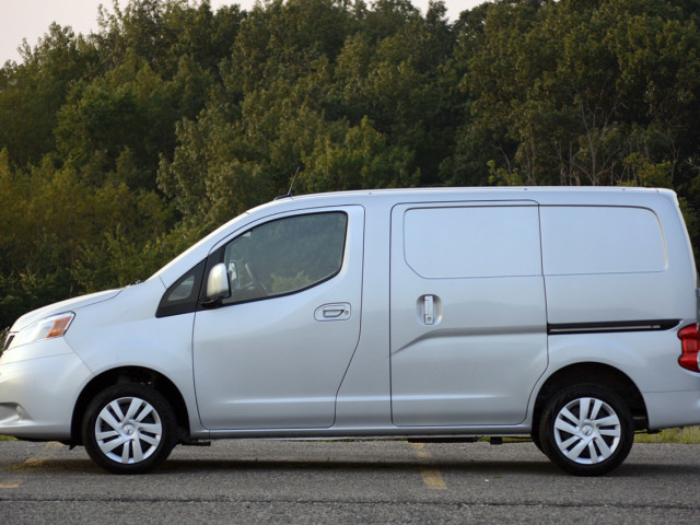 Nissan NV200 фото