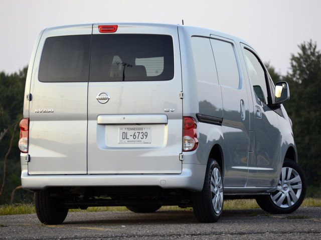 Nissan NV200 фото