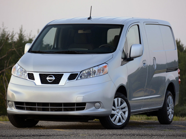 Nissan NV200 фото