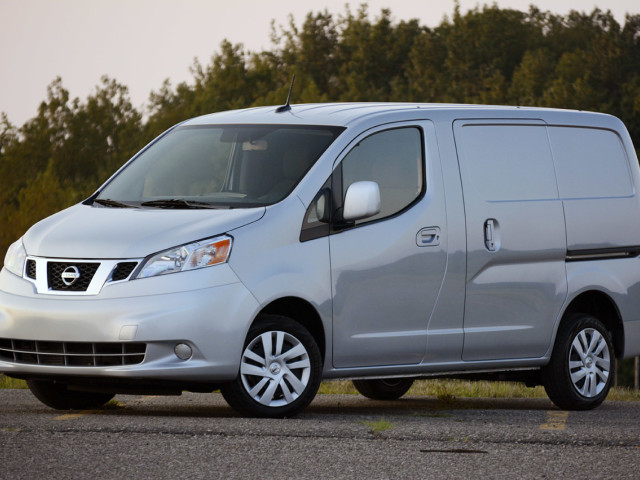 Nissan NV200 фото