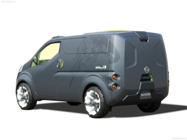 Nissan NV200 фото