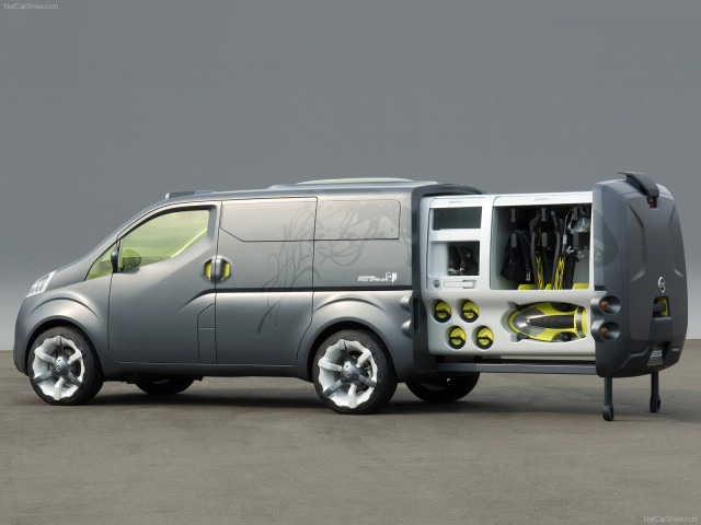 Nissan NV200 фото